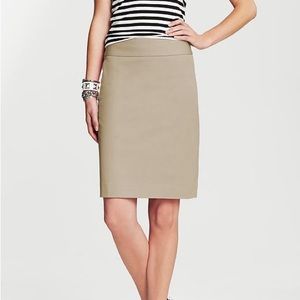 #20 NWT Banana Republic Sloan Pencil tan skirt, Cotton blend, Size 2